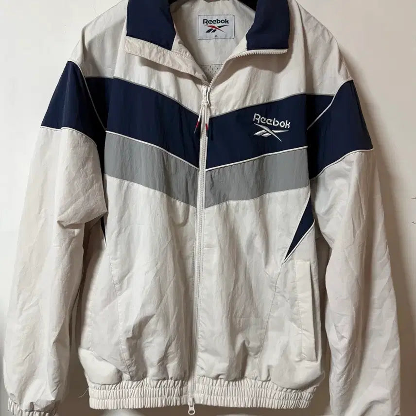 [SOLD OUT] 리복 올드스쿨 바람막이 화이트 네이비