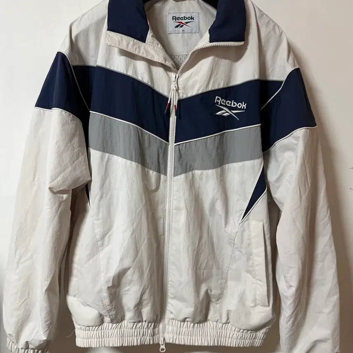 [SOLD OUT] 리복 올드스쿨 바람막이 화이트 네이비