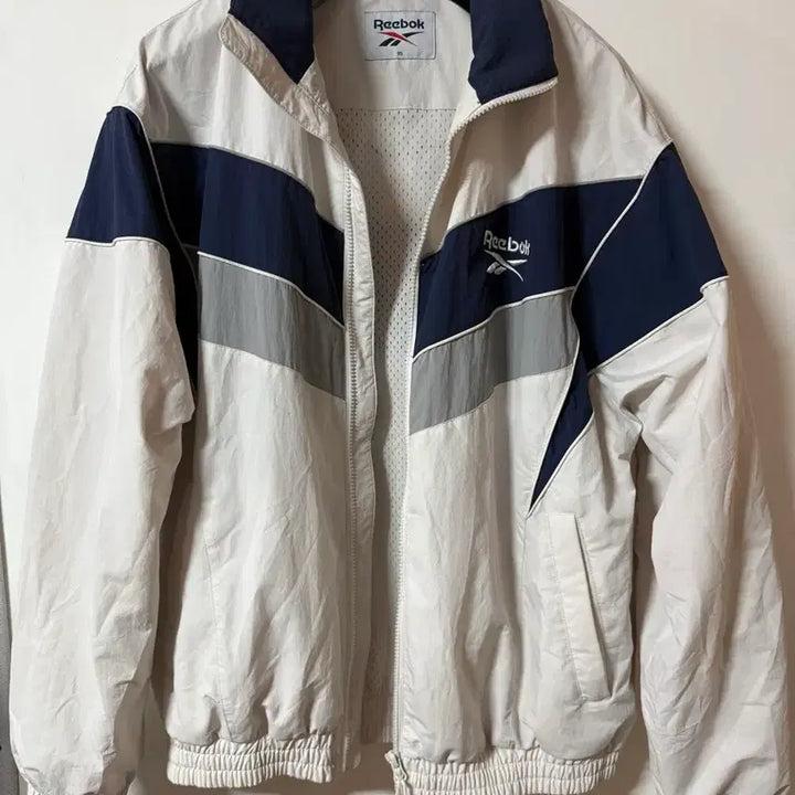 [SOLD OUT] 리복 올드스쿨 바람막이 화이트 네이비