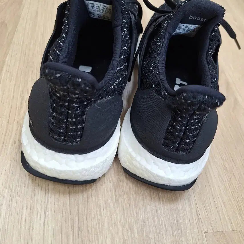 [BUNJANG] Adidas Ultraboost 4.0 (220 Size) Sneakers / 아디다스 울트라부스트 4.0 (220size)