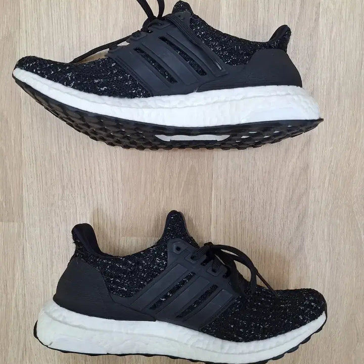 [BUNJANG] Adidas Ultraboost 4.0 (220 Size) Sneakers / 아디다스 울트라부스트 4.0 (220size)