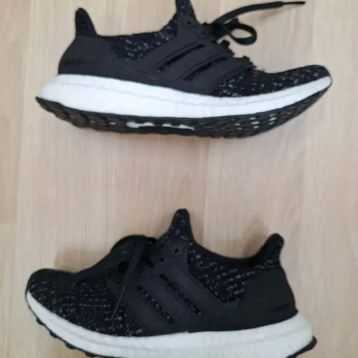 [BUNJANG] Adidas Ultraboost 4.0 (220 Size) Sneakers / 아디다스 울트라부스트 4.0 (220size)