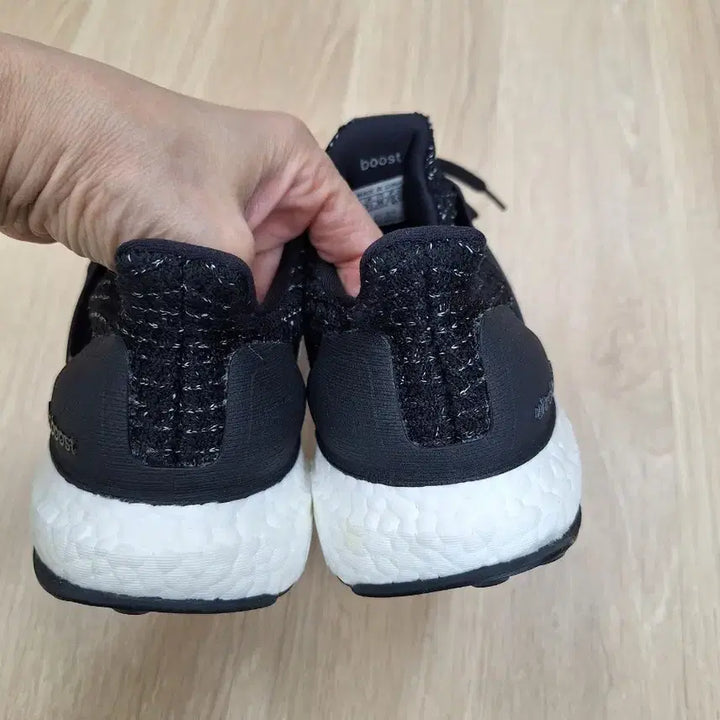 [BUNJANG] Adidas Ultraboost 4.0 (220 Size) Sneakers / 아디다스 울트라부스트 4.0 (220size)