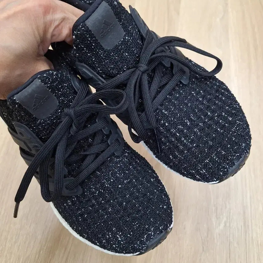 [BUNJANG] Adidas Ultraboost 4.0 (220 Size) Sneakers / 아디다스 울트라부스트 4.0 (220size)