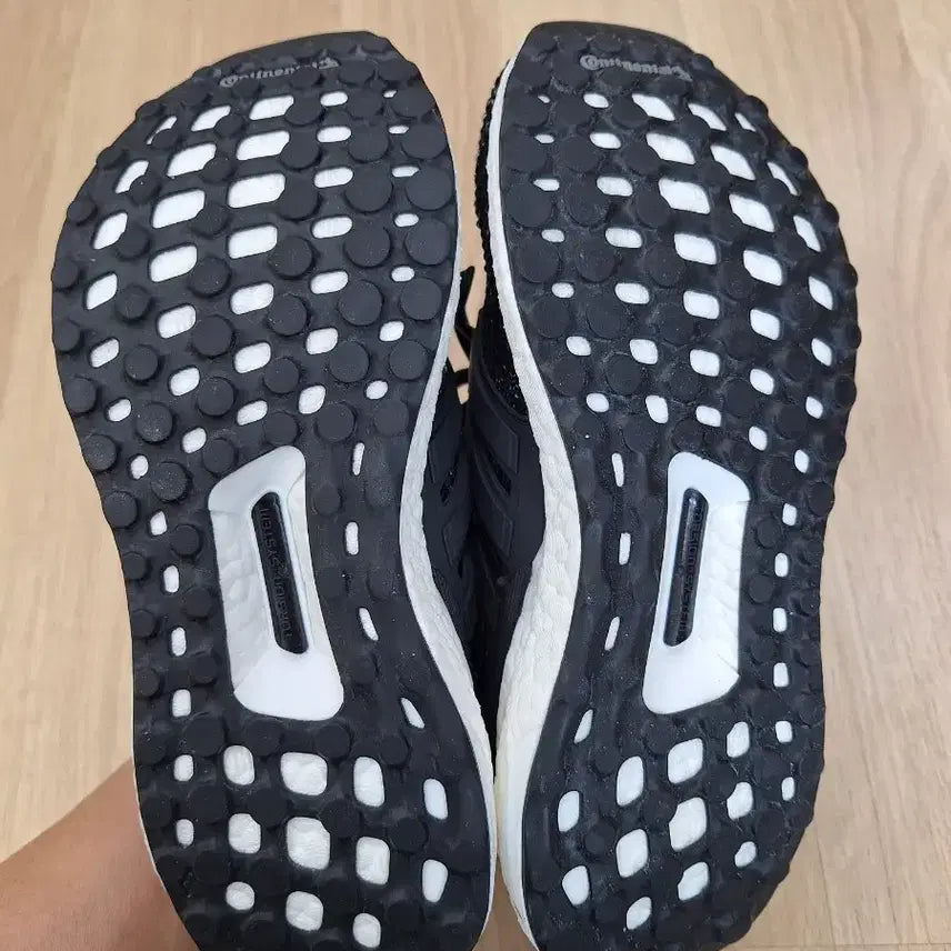 [BUNJANG] Adidas Ultraboost 4.0 (220 Size) Sneakers / 아디다스 울트라부스트 4.0 (220size)