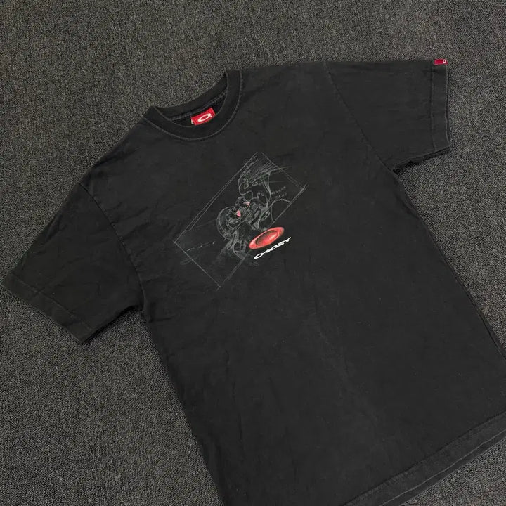 [BUNJANG] Oakley Black Archive Logo Short Sleeve T-Shirt / 오클리 블랙 아카이브 로고 포인트 반팔 티셔츠