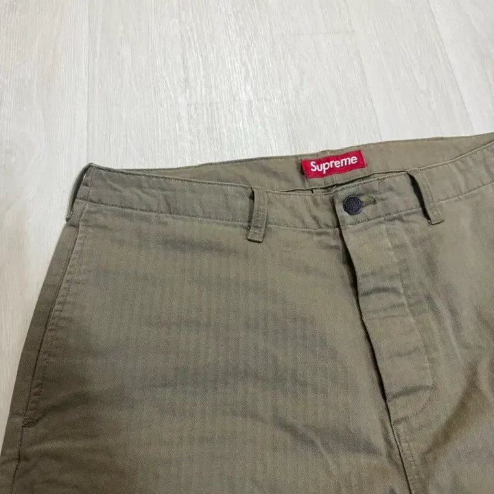 [BUNJANG] Supreme Herringbone Chino Pants / 슈프림 24fw 헤링본 치노팬츠