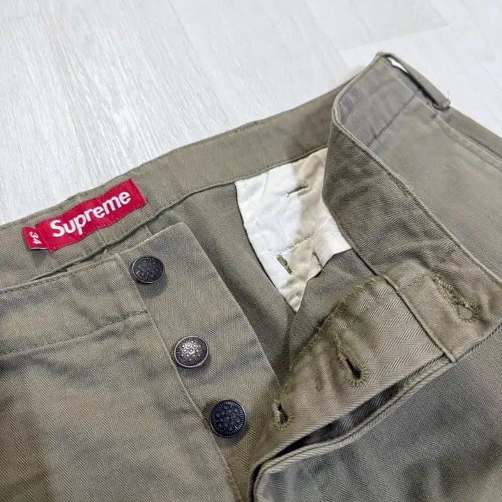 [BUNJANG] Supreme Herringbone Chino Pants / 슈프림 24fw 헤링본 치노팬츠