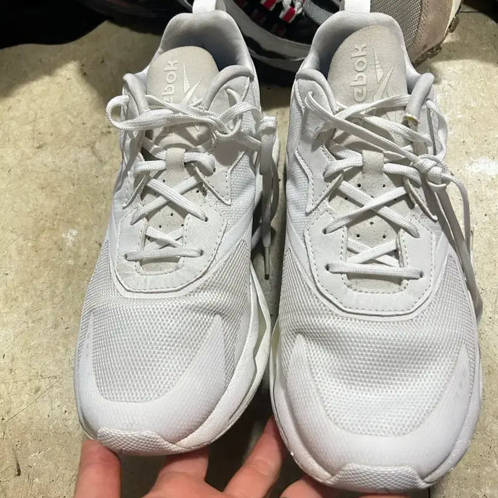 [BUNJANG] Reebok Zig Illusion Energy M Sneakers White / 리복 지그 일루션 에너지 M 스니커즈 화이트 265