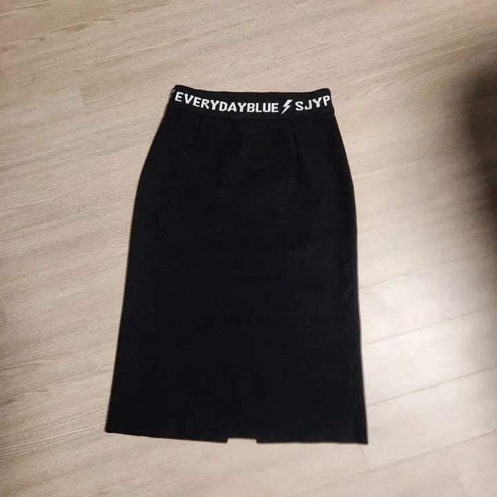 [BUNJANG] SJYP Everyday Blue Line Knit Skirt - Black / SJYP  에브리데이 블루라인 블랙  니트 스커트 s