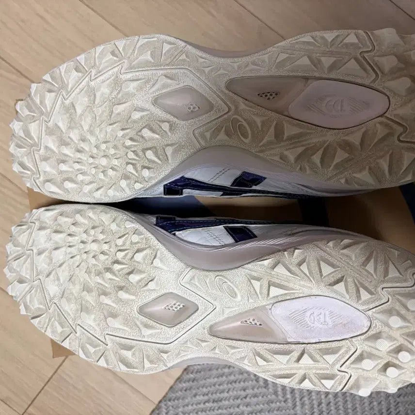 [SOLD OUT] 아식스 C3 FF TF 풋살화 260mm
