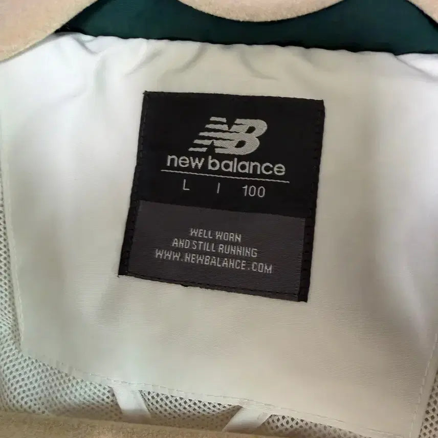 [BUNJANG] New Balance Windbreaker Jacket / 뉴발란스 바람막이 새제품