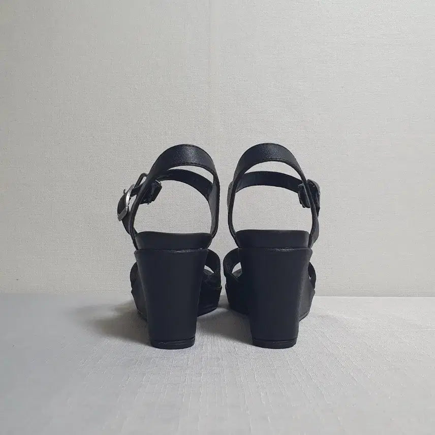 [SOLD OUT] 230mm 크록스 레이2 웨지힐샌들 블랙 W6