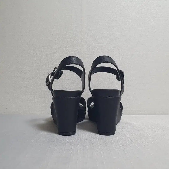 [SOLD OUT] 230mm 크록스 레이2 웨지힐샌들 블랙 W6
