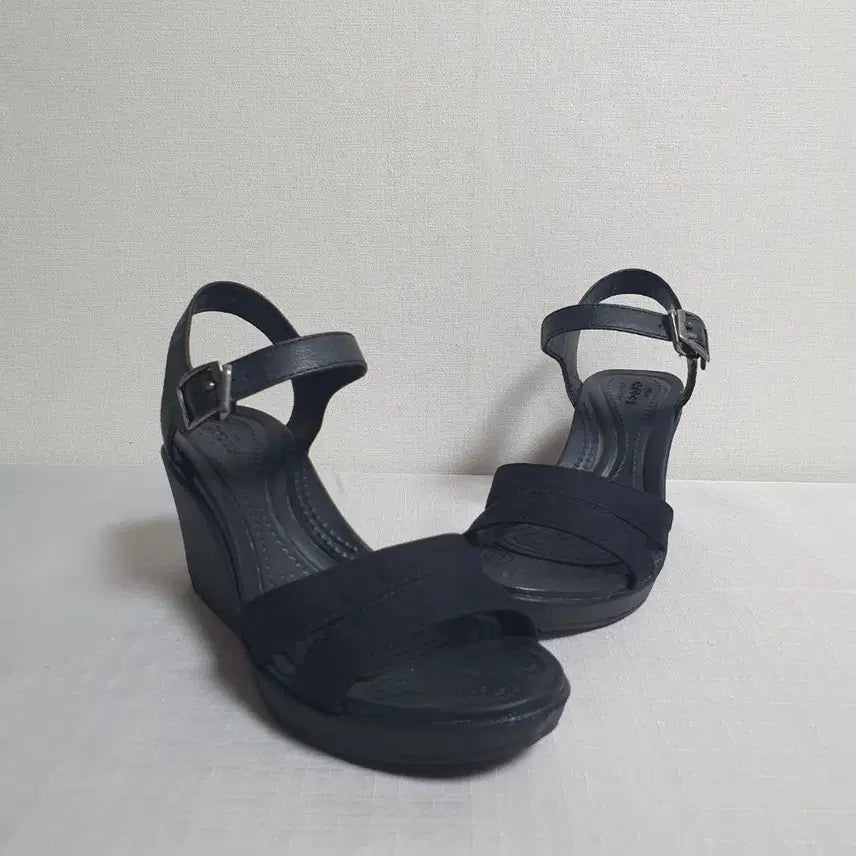 [SOLD OUT] 230mm 크록스 레이2 웨지힐샌들 블랙 W6