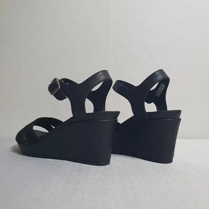[SOLD OUT] 230mm 크록스 레이2 웨지힐샌들 블랙 W6