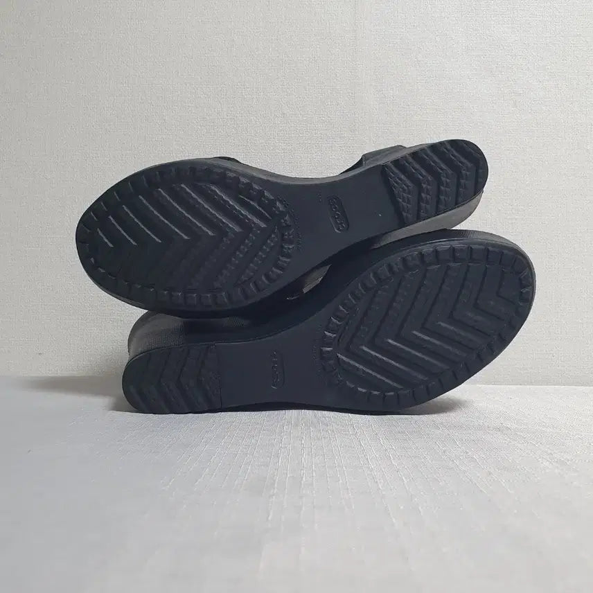 [SOLD OUT] 230mm 크록스 레이2 웨지힐샌들 블랙 W6