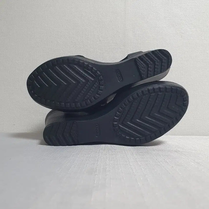 [SOLD OUT] 230mm 크록스 레이2 웨지힐샌들 블랙 W6
