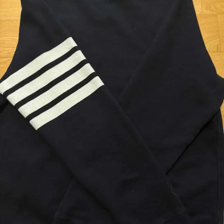 [SOLD OUT] 톰브라운 맨투맨 1사이즈