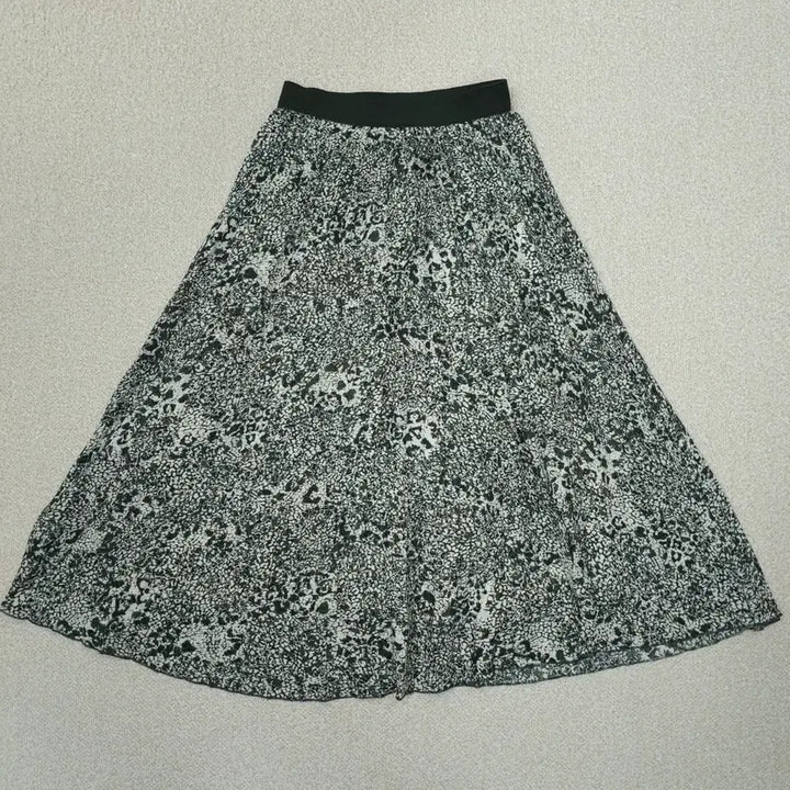 [SOLD OUT] (34)H&amp;M 여성 패턴 롱 스커트 플리츠 밴딩 카키 W3093