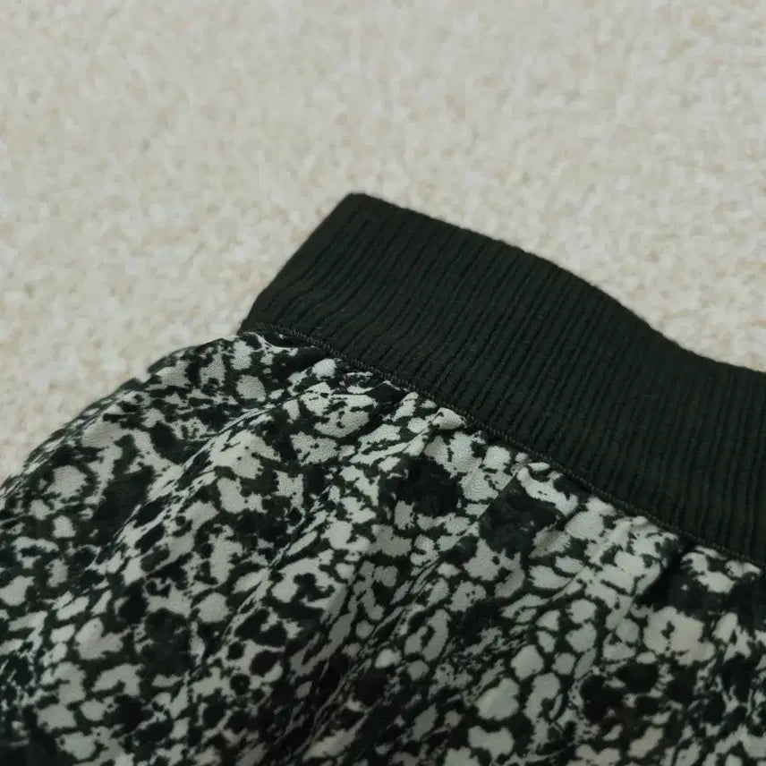 [SOLD OUT] (34)H&amp;M 여성 패턴 롱 스커트 플리츠 밴딩 카키 W3093