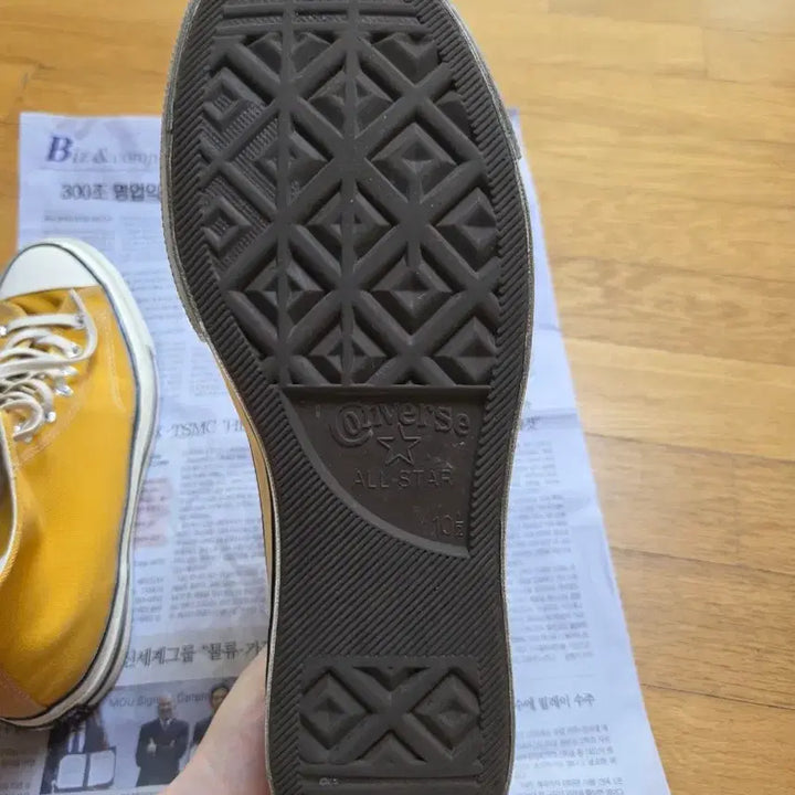 [BUNJANG] Converse Chuck 70 High Sunflower Sneakers / 컨버스 척70 하이 썬플라워 290 / 162054C