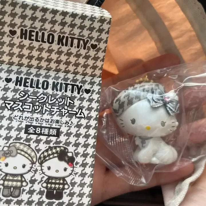 [BUNJANG] Sanrio Charmy Kitty Monochro Keychain / 챠미키티 모노쿠로 키링