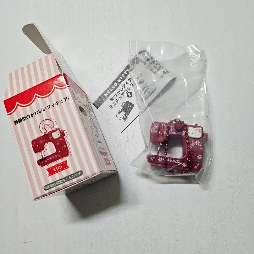 [BUNJANG] Sanrio Hello Kitty Sewing Machine Miniature Figure Gacha Keyring / (새상품) 산리오 키티 재봉틀 미니어처 피규어 가챠 키링