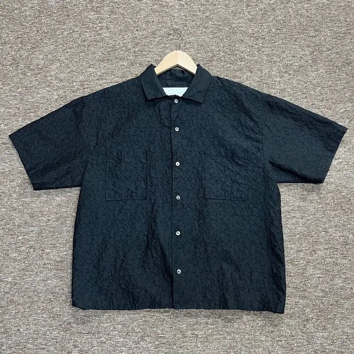 [BUNJANG] ANYTIME LOREAK Black Textured Short-Sleeve Shirt L / 애니타임로릭 블랙 텍스처 반팔 셔츠 L