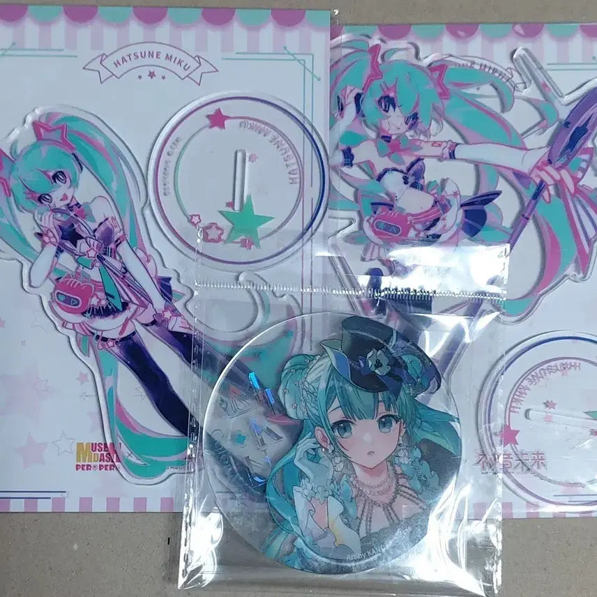 [BUNJANG] Vocaloid Hatsune Miku Muse Dash Acrylic Stand and Acrylic Coaster Set / 보컬로이드 하츠네 미쿠 뮤즈대쉬 아크릴스탠드 영채 아크릴 코스터 세트