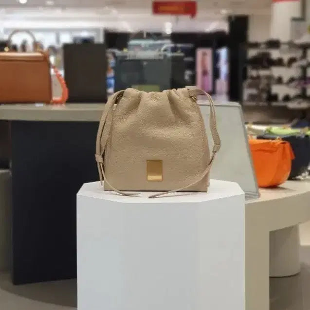 [BUNJANG] Couronne Leather Crossbody Bucket Bag - Beige / (미사용) 쿠론 가죽 크로스백 버킷백 가방 / 베이지 색상