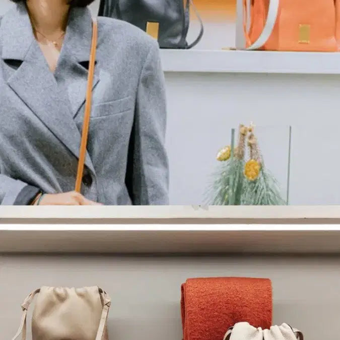 [BUNJANG] Couronne Leather Crossbody Bucket Bag - Beige / (미사용) 쿠론 가죽 크로스백 버킷백 가방 / 베이지 색상