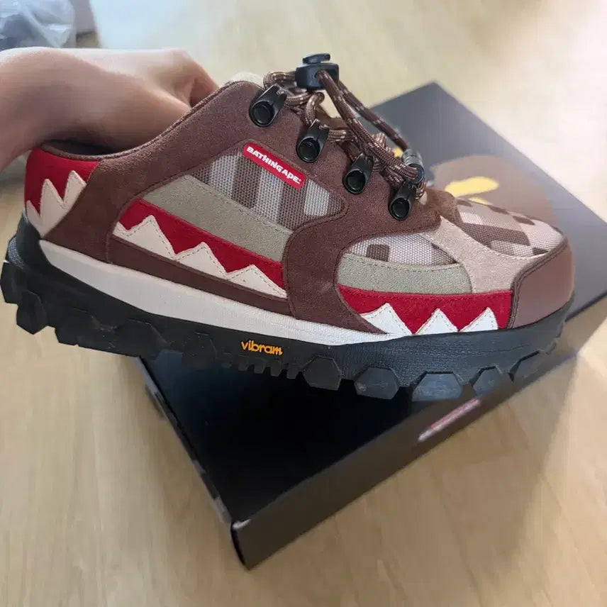 [BUNJANG] A Bathing Ape x Kazuki Kuraishi Snow Clog Star Beige / 베이프 x 카즈키 쿠라이시 스노우 클로그 스타 베이지