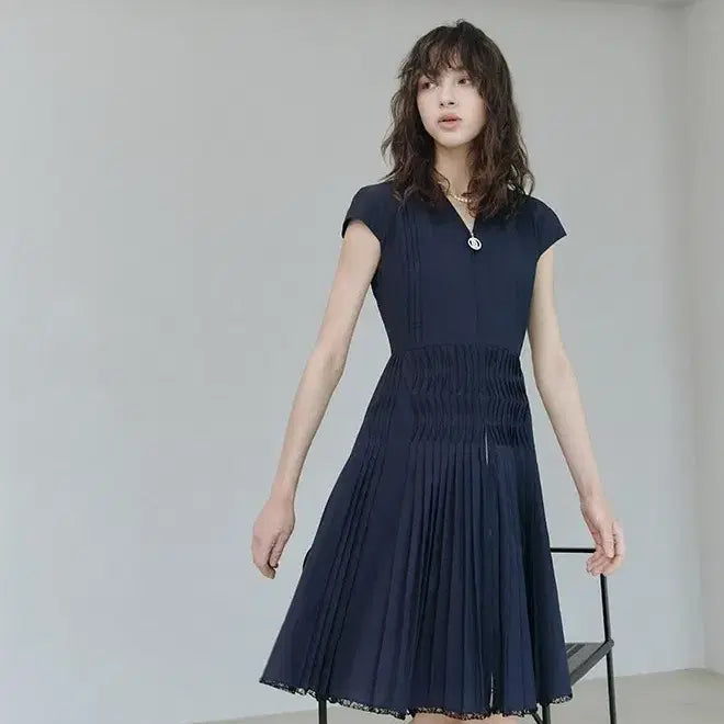 [BUNJANG] DEW E L Navy Pleated Zip-Up Dress / 듀엘 / 네이비 플리츠 집업 원피스 55