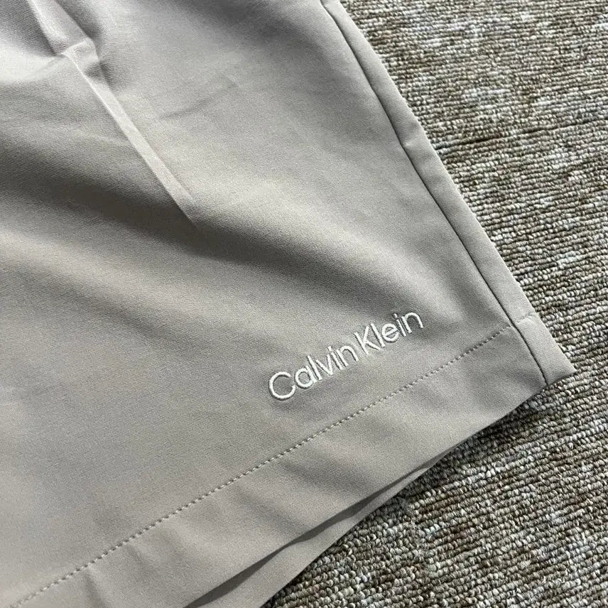 [BUNJANG] Calvin Klein Performance Shorts Beige / 캘빈클라인 퍼포먼스 반바지 S 베이지