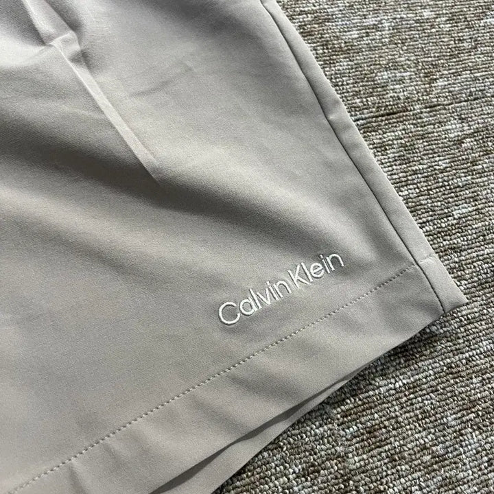 [BUNJANG] Calvin Klein Performance Shorts Beige / 캘빈클라인 퍼포먼스 반바지 S 베이지