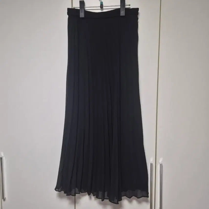 [BUNJANG] Uniqlo Chiffon Pleated Long Skirt / 유니클로 쉬폰 플리츠 롱스커트 블랙 만원샵