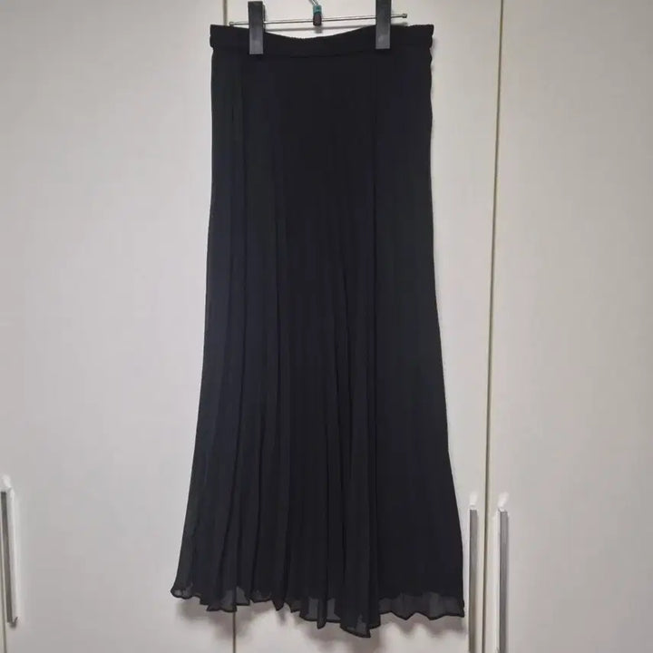 [BUNJANG] Uniqlo Chiffon Pleated Long Skirt / 유니클로 쉬폰 플리츠 롱스커트 블랙 만원샵