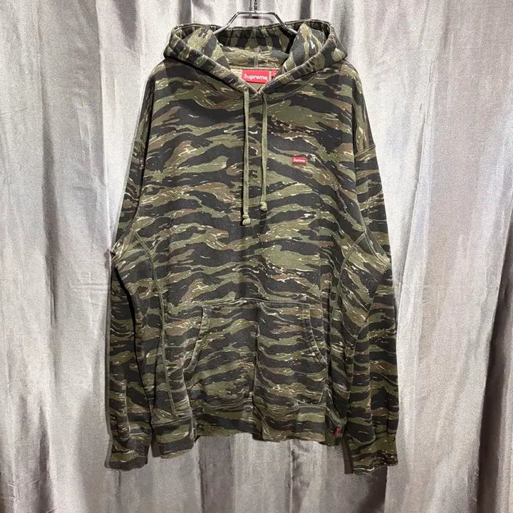 [BUNJANG] XL SUPREME 슈프림 타이거 카모 미니 박스로고 후드티 / XL SUPREME 슈프림 타이거 카모 미니 박스로고 후드티