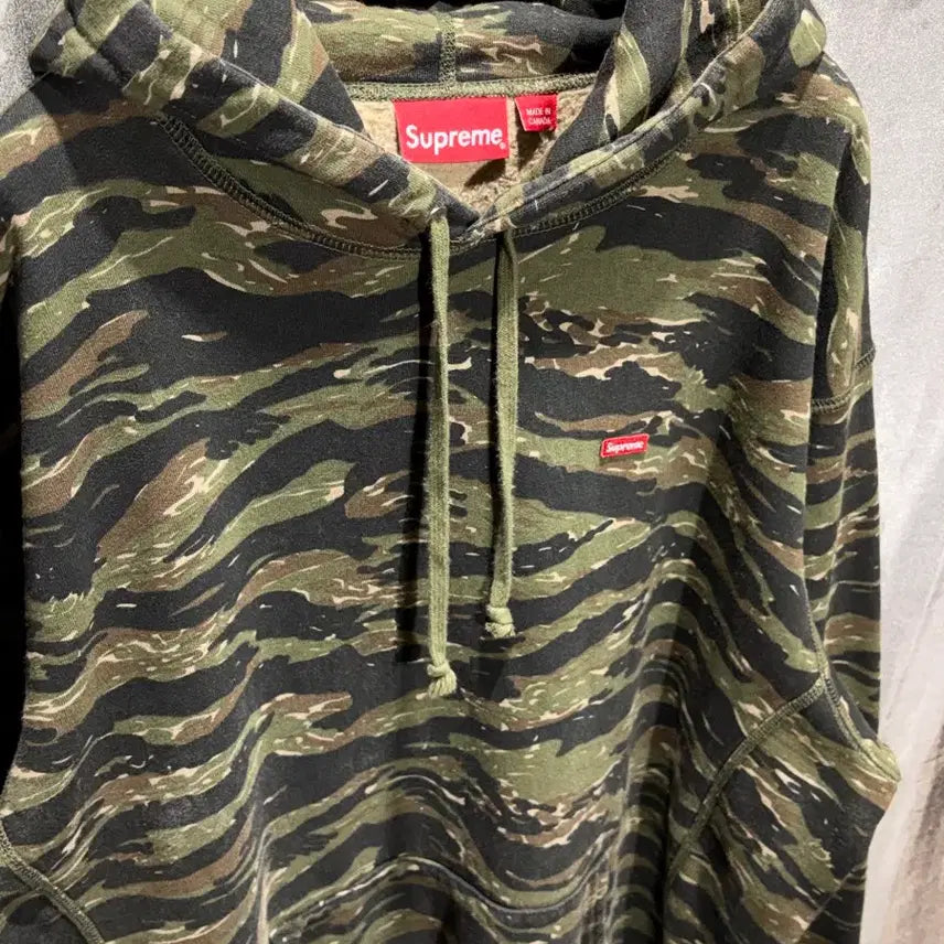[BUNJANG] XL SUPREME 슈프림 타이거 카모 미니 박스로고 후드티 / XL SUPREME 슈프림 타이거 카모 미니 박스로고 후드티