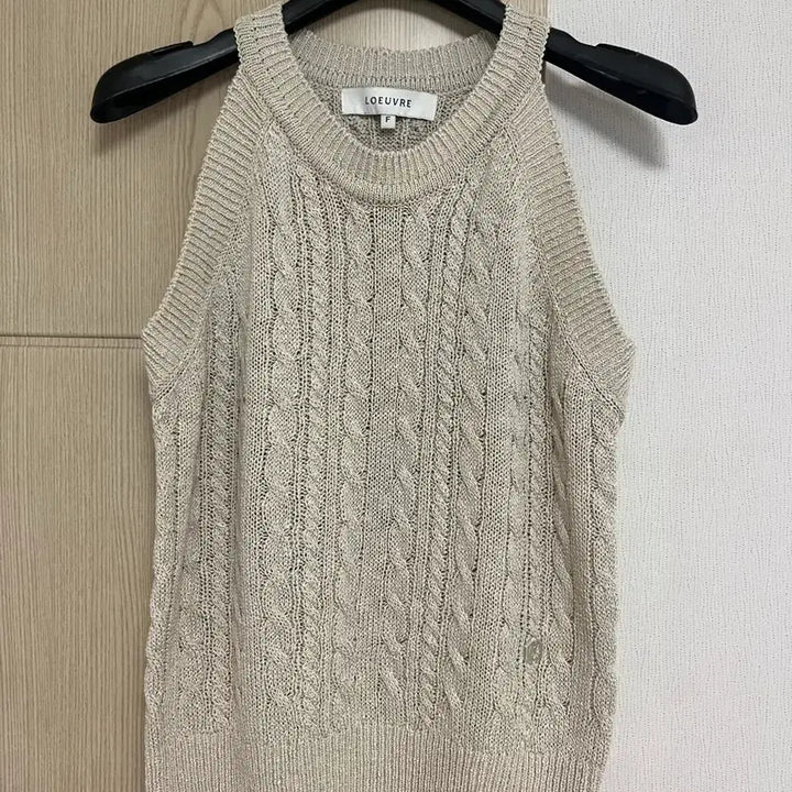 [SOLD OUT] 루에브르 홀터넥 슬리브리스 니트