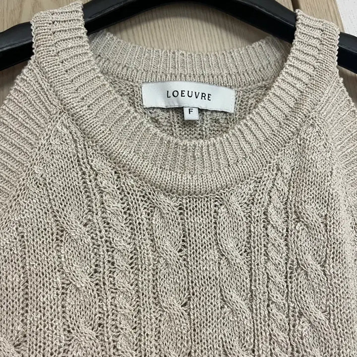 [SOLD OUT] 루에브르 홀터넥 슬리브리스 니트