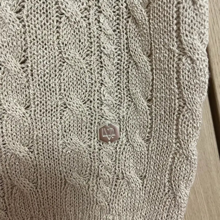 [SOLD OUT] 루에브르 홀터넥 슬리브리스 니트