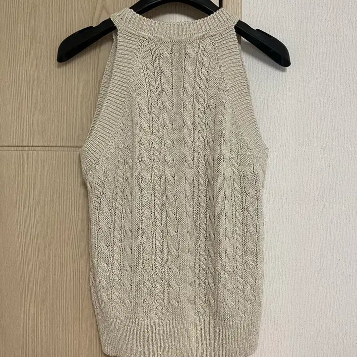 [SOLD OUT] 루에브르 홀터넥 슬리브리스 니트