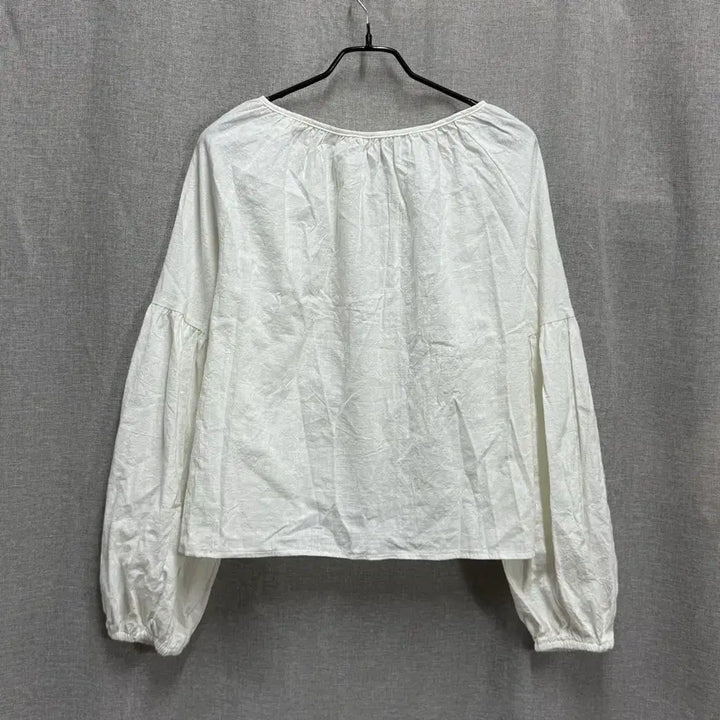 [BUNJANG] FRIFUL Shirring White Ribbon Blouse / [F] 프라이풀(FRIFUL) 셔링 화이트 리본 블라우스