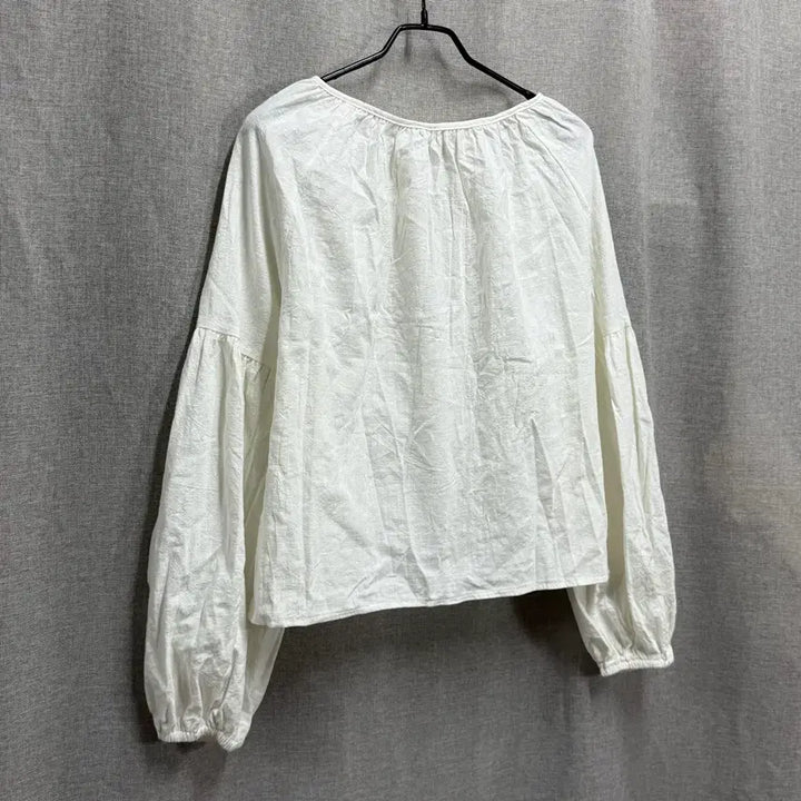 [BUNJANG] FRIFUL Shirring White Ribbon Blouse / [F] 프라이풀(FRIFUL) 셔링 화이트 리본 블라우스