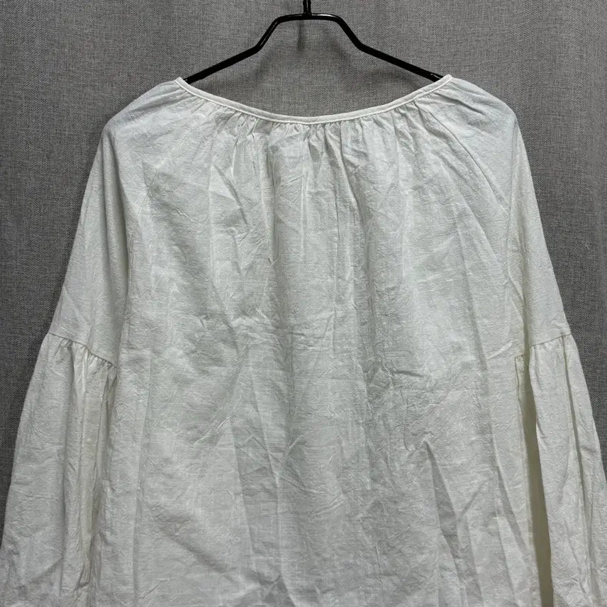 [BUNJANG] FRIFUL Shirring White Ribbon Blouse / [F] 프라이풀(FRIFUL) 셔링 화이트 리본 블라우스