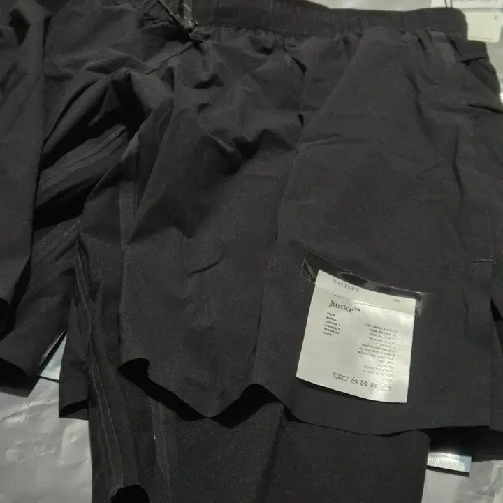 [BUNJANG] Satisfy Techsilk 8-inch Shorts - Black / 새티스파이 테크실크 8인치 쇼츠 블랙 1 급처