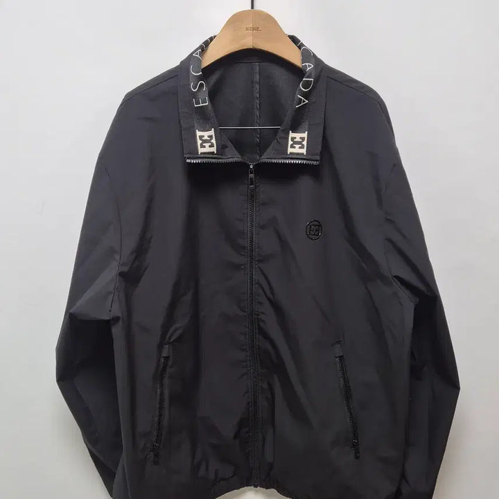 [BUNJANG] Escada Applique High-Neck Windbreaker XL / (199) 에스카다 와펜 하이넥 바람막이