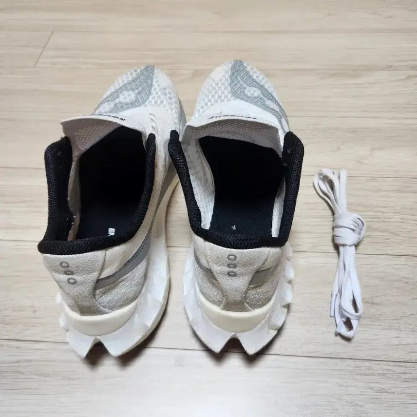 [SOLD OUT] [써코니] 엔돌핀 프로4 화이트실버 카본화 285